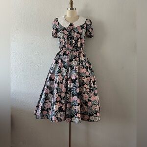 Vintage Short Sleeve Dress with White Collar